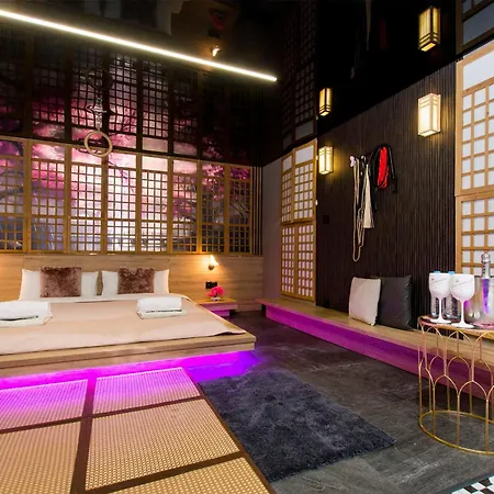 Grey Aqua Secret Apartment *